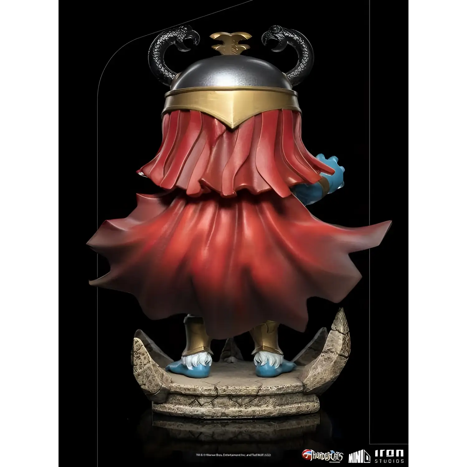 Mumm-Ra MiniCo-figur med svart hornhjälm, röd mantel och blå handskar