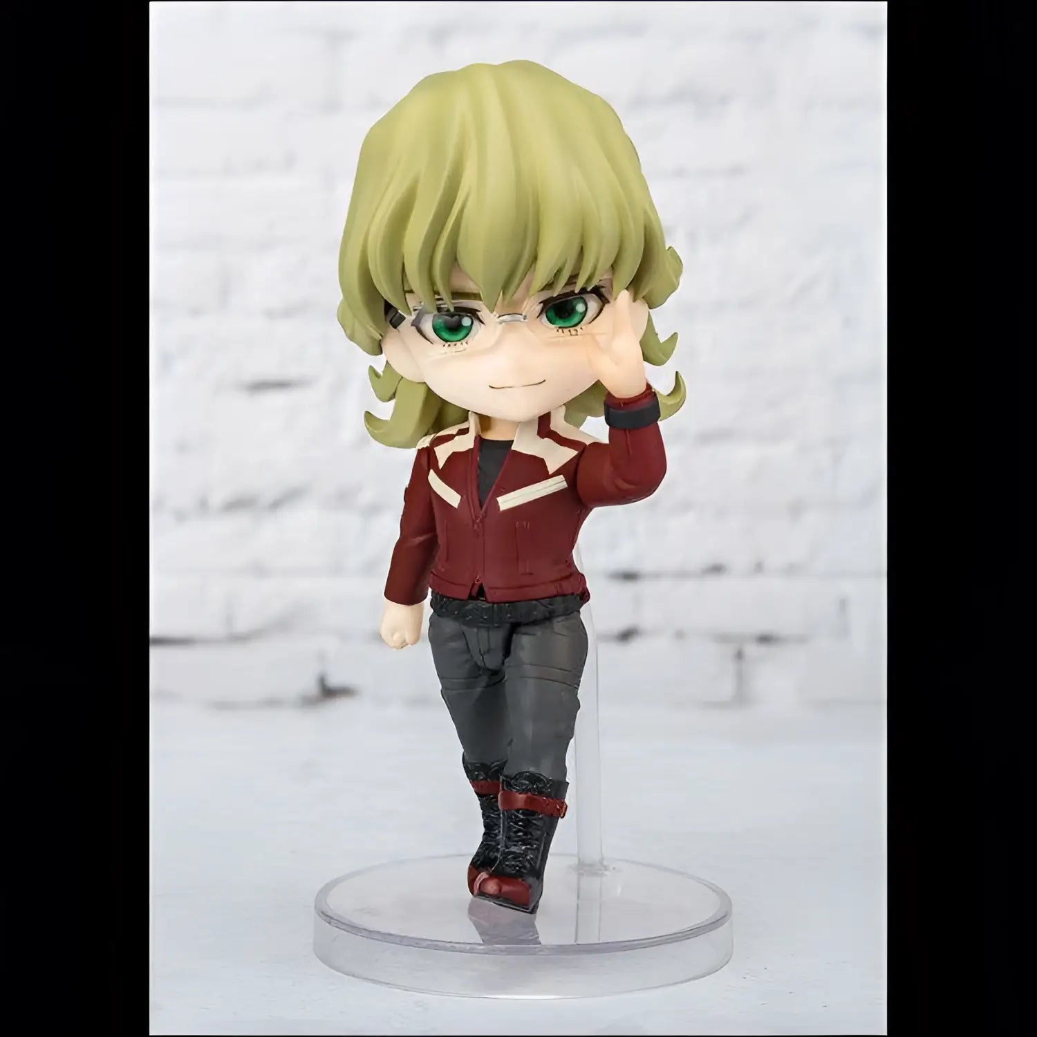 Chibi Barnaby Brooks Jr figur från Tiger & Bunny 2 med blont hår och glasögon