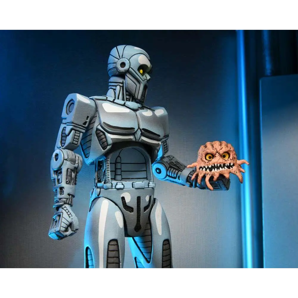 Silver och svart pansrad robot som håller grotesk orange varelse i handen, TMNT Mirage Comics Utrom AF – Robot Exoskeleton