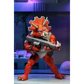 Röd-orange Triceraton-actionfigur med silvervapen och vit sele, detaljerad rustning från TMNT