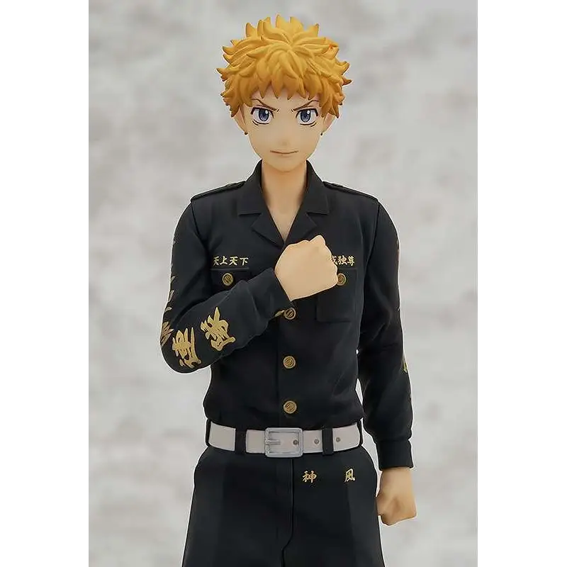 Takemichi Hanagaki figur med svart uniform och spikig guldhår