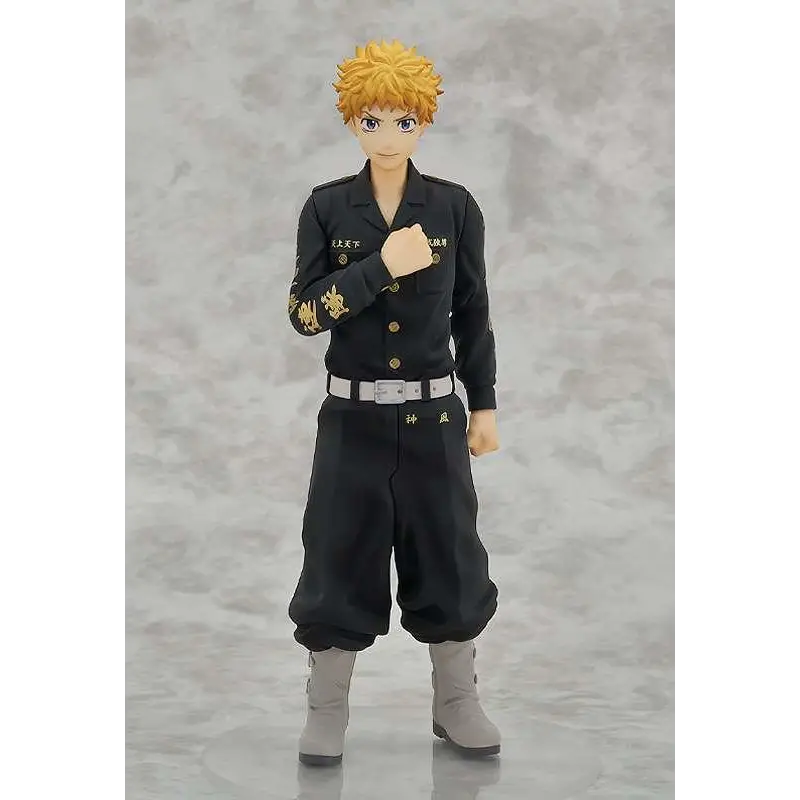 Takemichi Hanagaki figur med svart uniform, spikig blond hår och guldembroidery