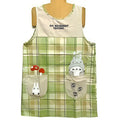 Grönt Totoro-förkläde med rutmönster och broderade figurer