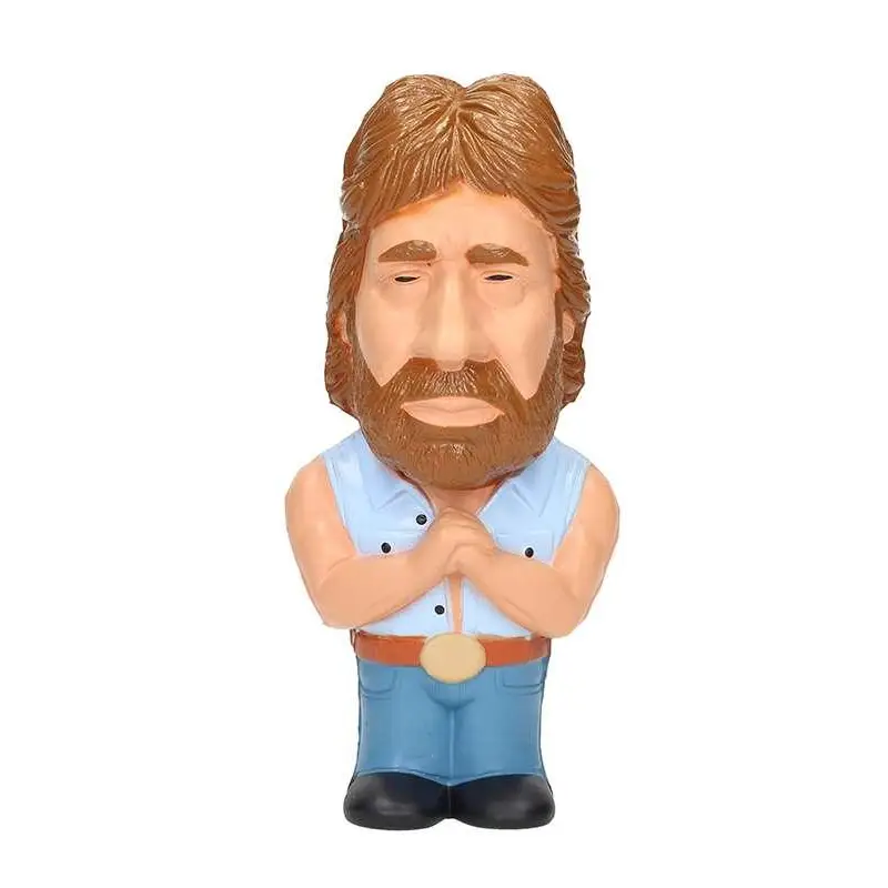 Tuff kille stressdocka - Chuck Norris merchandise med brunhårig skäggig figur i ljusblå ärmlös tröja och blå byxor