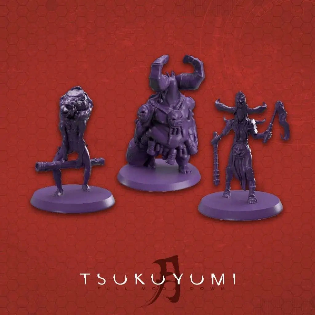 Tre lila plastminiatyrer från Tsukuyumi Efter Månen Fall Expansion