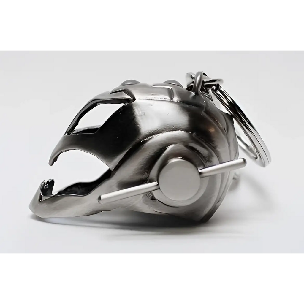 Silvrig metallnyckelring i form av stiliserad Ultron-hjälm med snittdetaljer och rund urtavla