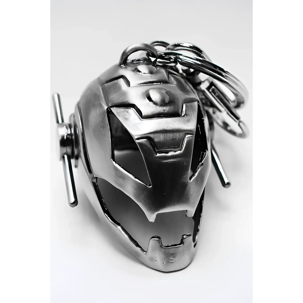 Silvrig metallisk Iron Man-hjälmnyckelring med detaljerad panelning och polerad finish