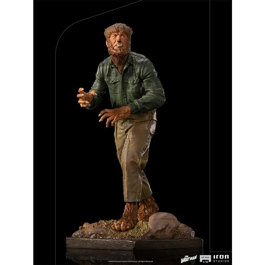 Universal Monsters Wolf Man 1/10-statyn med detaljerad päls och grön skjorta