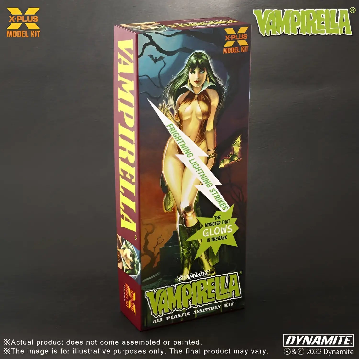 Vampirella 1/8 glow-in-the-dark modellkit med gyllenhudad figur i avslöjande outfit
