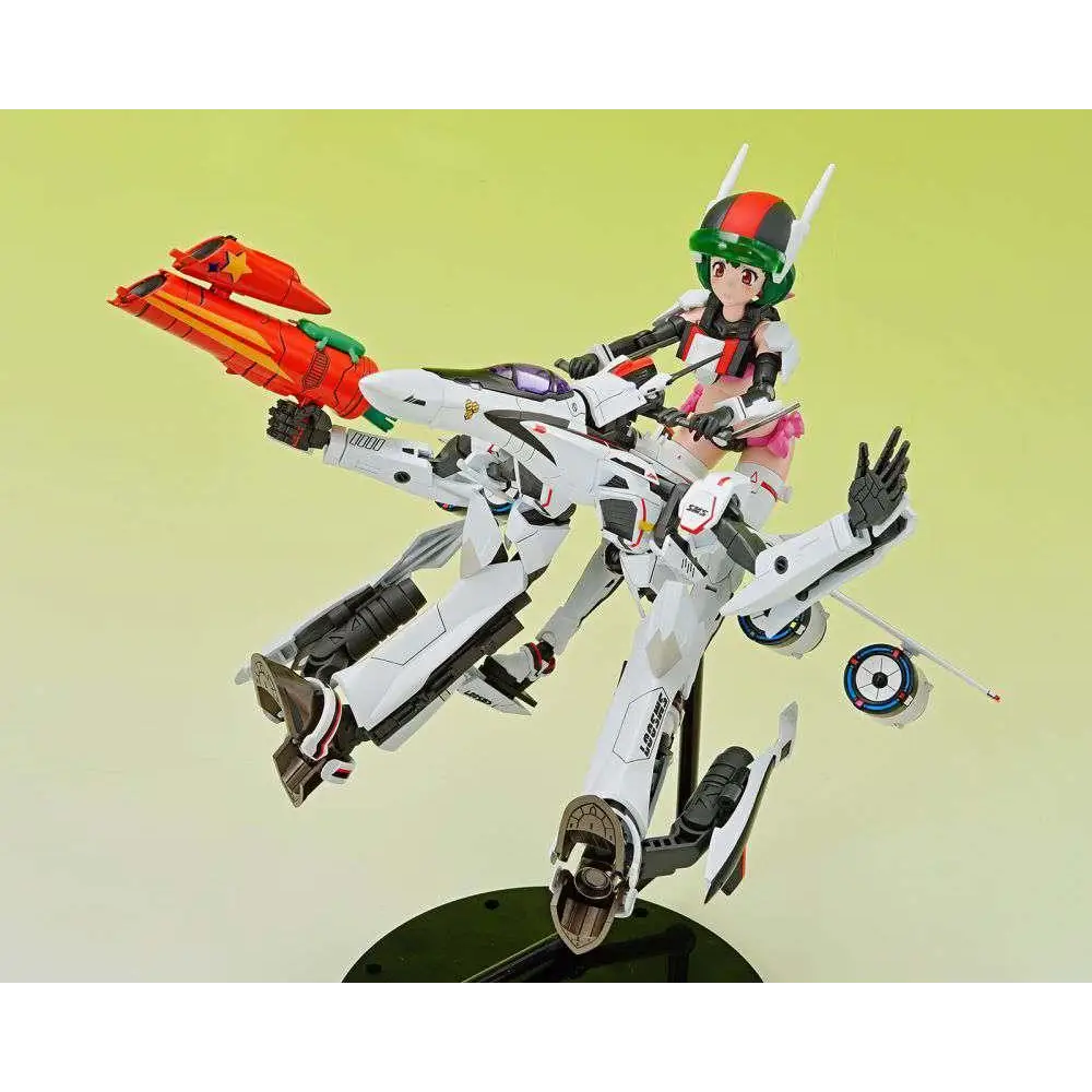 Vit animepilot i röd-vit stil med grön hjälm på vit mecha med orange vapen, VfG Macross F VF-25F Messiah Ranka Lee MK