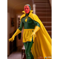 Halloween Vision 1/10 staty från Wandavision med rött ansikte och grön-gul dräkt