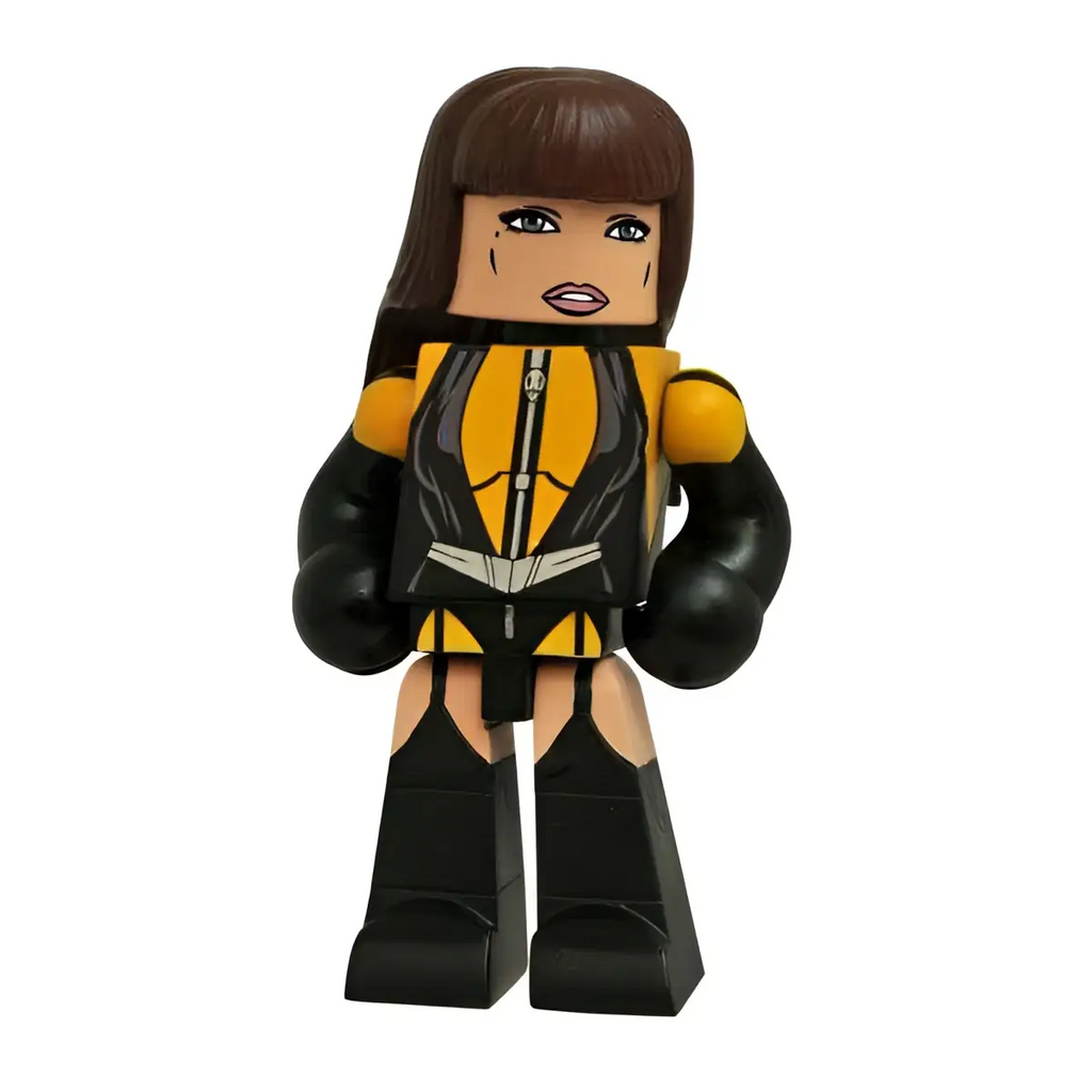 Styliserad blockig vinylfigur av Silk Spectre från Watchmen, med brun hår och rustning i svart-gult
