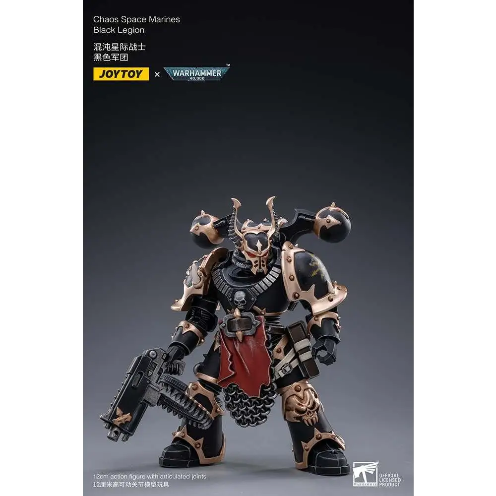 Svart och guld rustad Chaos Space Marine-figur från Black Legion med röd schal