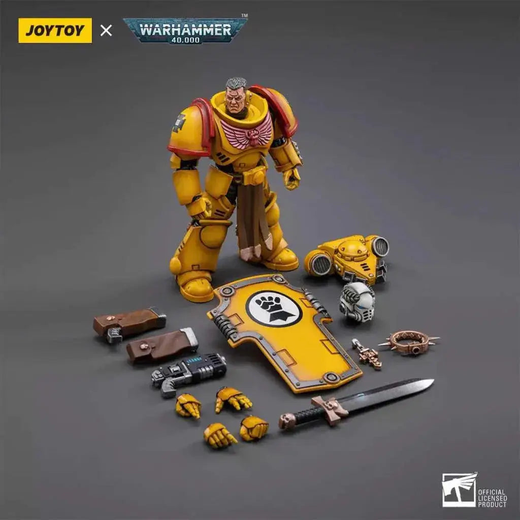 Gul pansrad Warhammer 40,000 Space Marine-figur i gult med röda axelskydd och vit vingad emblem på bröstet, Imperial Fists Vet Bro Thracius