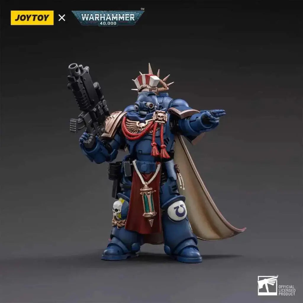 Blå rustad Ultramarines Prim Cap Sidonicus-figur med röd-guld accenter, vapen i handen