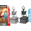 Ommålad grå resinminiatyr av kvinnlig riddare till häst med två svärd höjda. Wizkids UM Heroic Statue