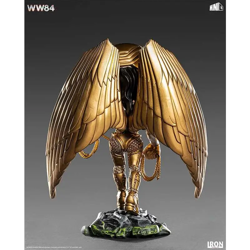 Guldvingad ängelstaty med intrikata fjäderdetaljer, metallisk finish och rustad underkropp från Wonder Woman WW84 Armored Minico Statue