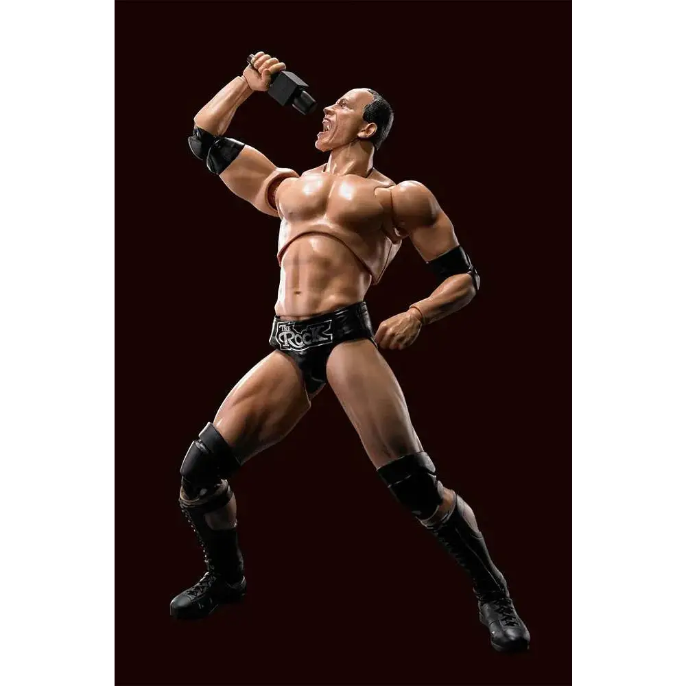 Muskelbyggd S.H.Figuarts-actionfigur av The Rock i svarta brottningstrunkor och stövlar, med mikrofon