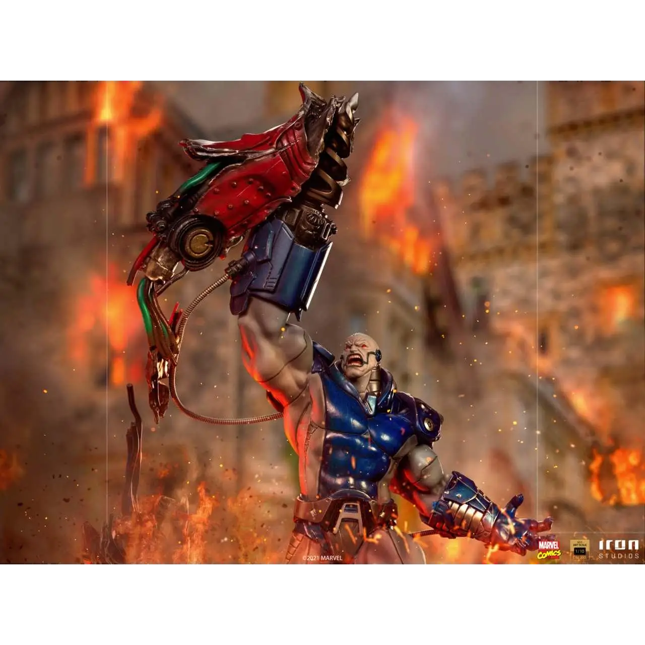 Brainiac-statue i 1/4-skala från Iron Studios, lyfter fordon i rustning