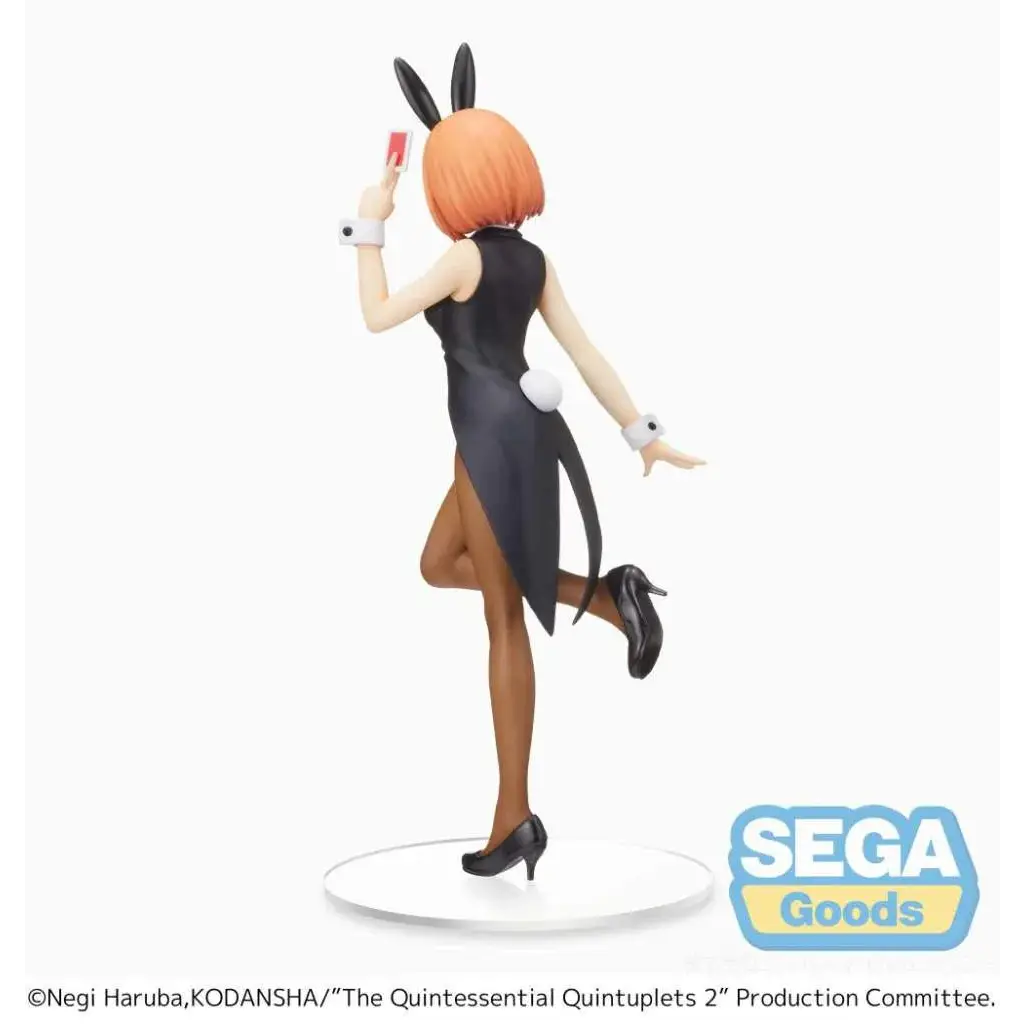 Svart kanin-tema Yotsuba Nakano-figur i klänning med vita handskar och klackar