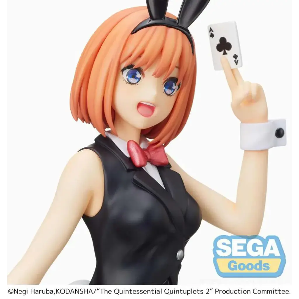 Svart kaninöronad magiker-figur med orange hår, blå ögon och röd slips från Yotsuba Nakano i The Quintessential Quintuplets SPM
